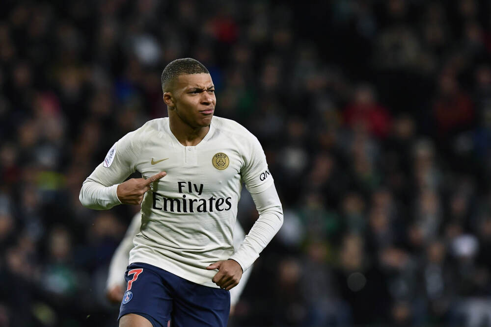   “爆表业绩数字”频现！华尔街感慨：存储芯片正迎来前所未遇繁荣期